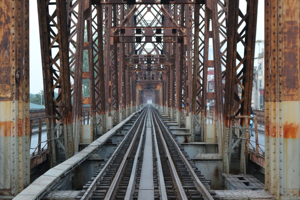 ロンビエン橋の線路
